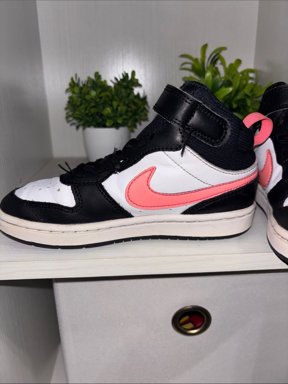 Girls Nikes - Picture 6 of 11
